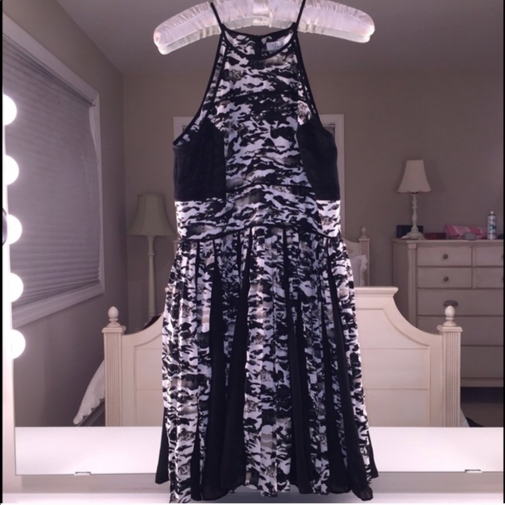 Parker camouflage pleated dress